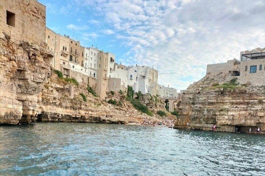 Tour by boat to discover the Polignano Caves 1
