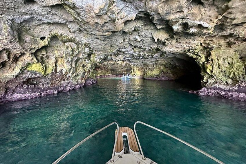 Tour by boat to discover the Polignano Caves 4