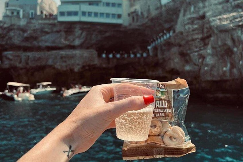 Private tour in Polignano to discover the caves with aperitif 5