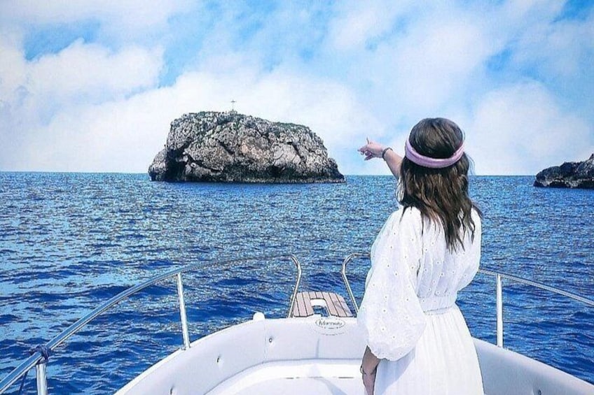 Private tour in Polignano to discover the caves with aperitif 4