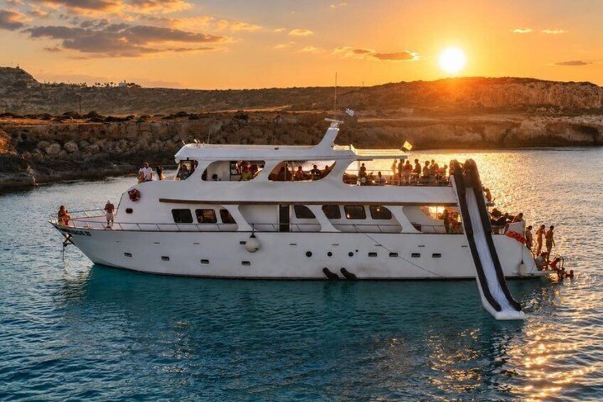 SUNSET LUXURY YACHT Protaras - HUGE slide - BBQ - 1 free drink 1