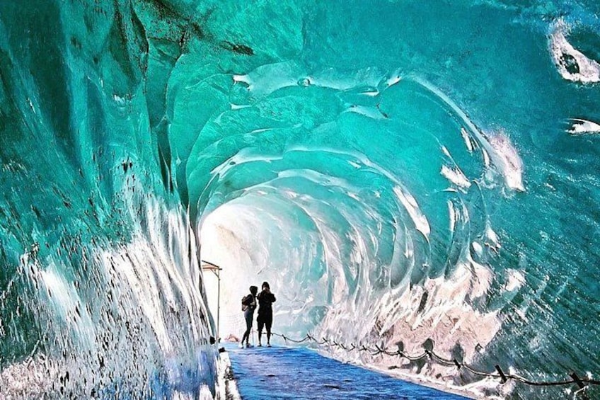 The beautiful cooling mer de glace ice caves! 5