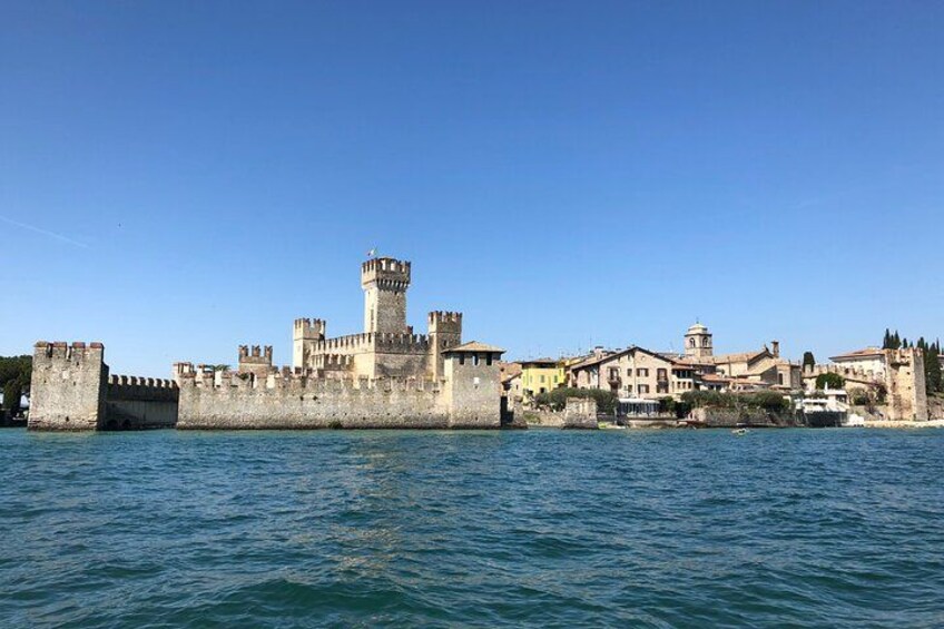 Boat Tour of Isola del Garda 3