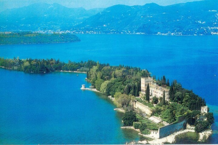 Boat Tour of Isola del Garda 5