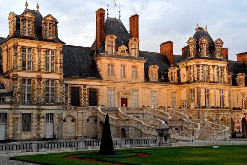 Fontainebleau & Barbizon Half Day Guided Tour from Paris + Entry 1