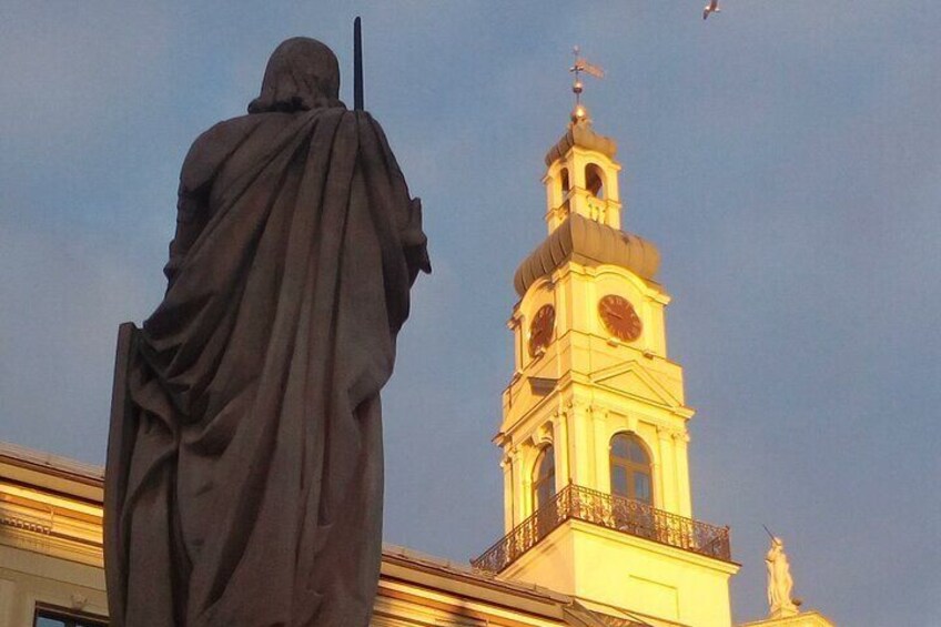 knight Roland in front of the City Hall