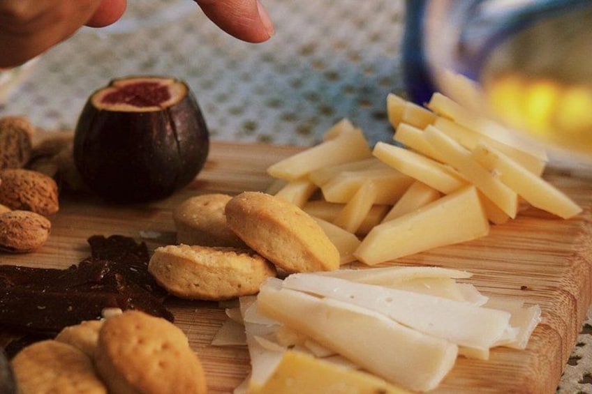Gastronomic Wine Tasting Experience Guided by a Sommelier 3