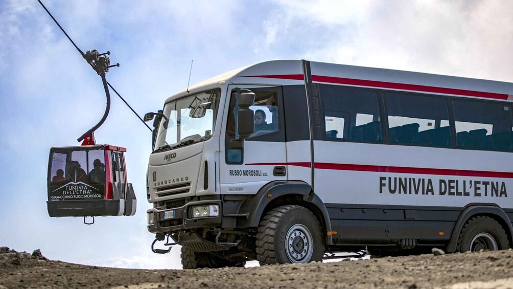 Mount Etna: Roundtrip Cable Car and 4x4 Bus Ticket 2