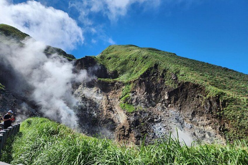 Yamingshan Volcano, Beitou Thermal Valley, Danshui Private Tour 2