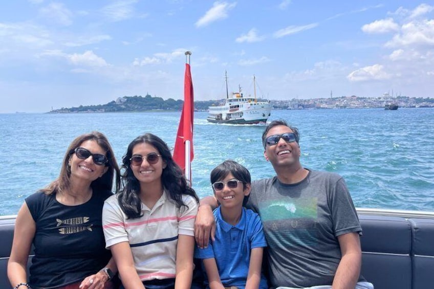Istanbul Bosphorus Yacht Cruise with Live Guide & Asian Side Stop 2