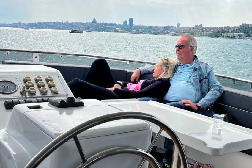 Istanbul Bosphorus Yacht Cruise with Live Guide & Asian Side Stop 4