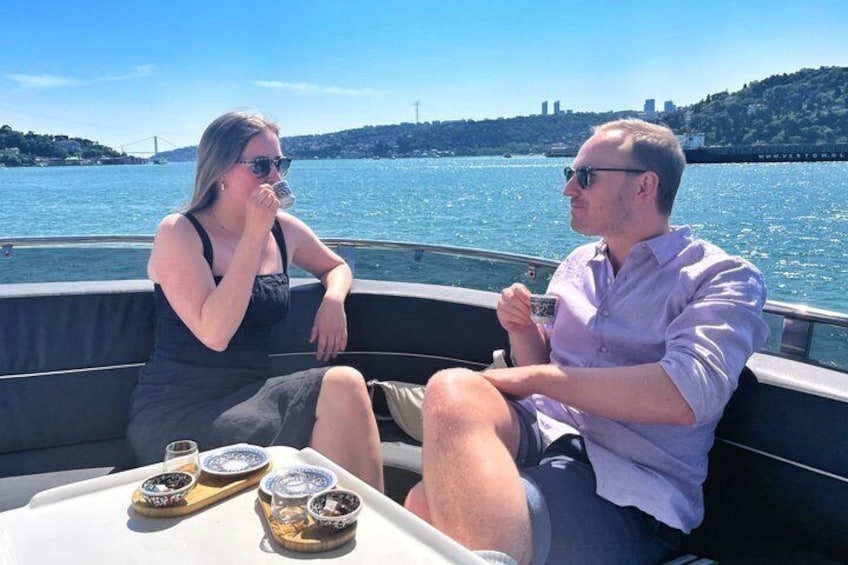 Istanbul Bosphorus Yacht Cruise with Live Guide & Asian Side Stop 3