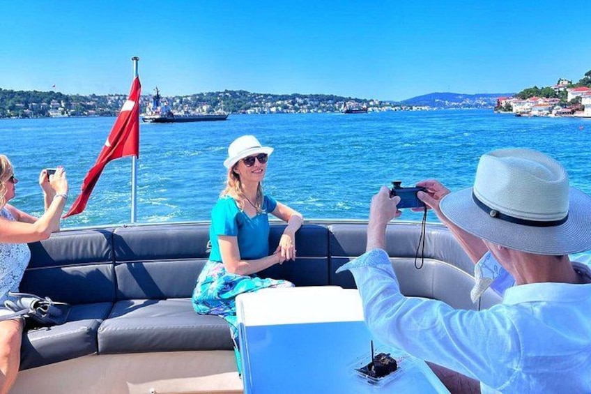 Istanbul Bosphorus Yacht Cruise with Live Guide & Asian Side Stop 3