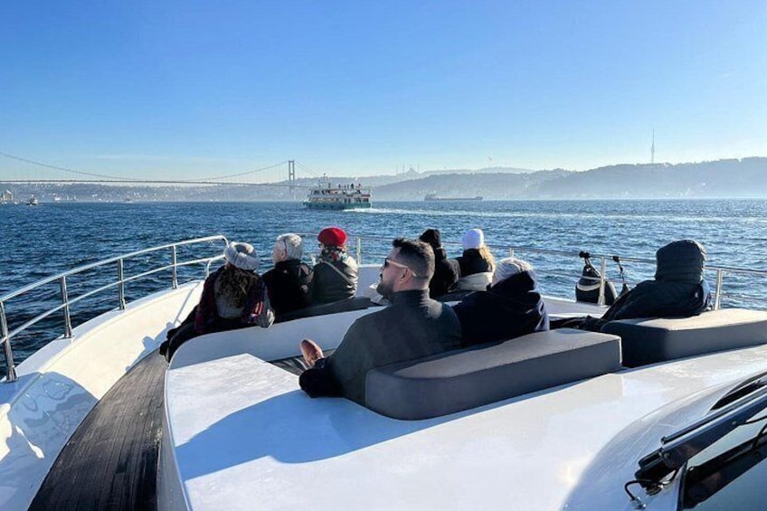 Istanbul Bosphorus Yacht Cruise with Live Guide & Asian Side Stop 4