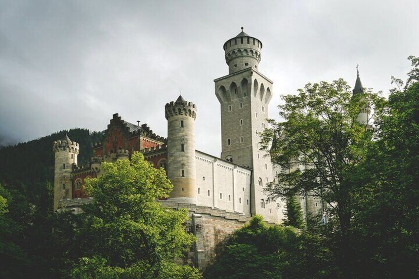 Private Van Tour to Royal Castle of Neuschwanstein from Munich 