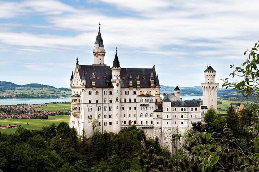 Private Van Tour to Royal Castle of Neuschwanstein from Munich 