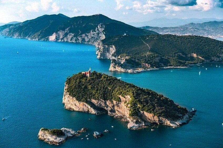 View of the 3 Islands and the coast of the 5 Terre 5