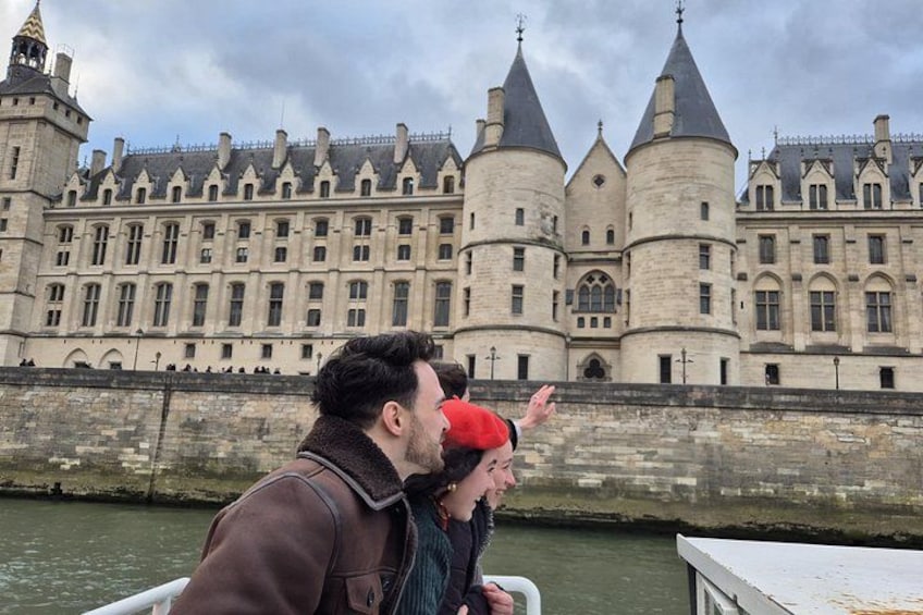 Paris Seine River Sightseeing Guided Cruise Vedettes du Pont Neuf 3