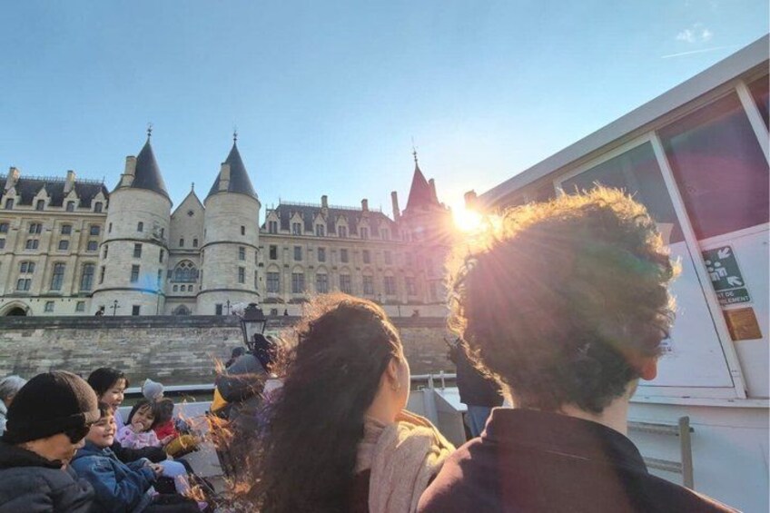 Paris Seine River Sightseeing Guided Cruise Vedettes du Pont Neuf 4