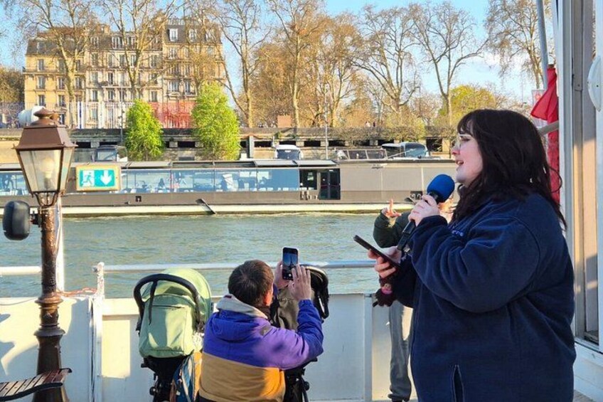 Paris Seine River Sightseeing Guided Cruise Vedettes du Pont Neuf 2