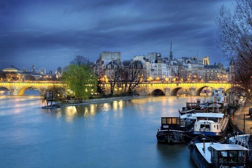 Paris Seine River Sightseeing Guided Cruise Vedettes du Pont Neuf 4