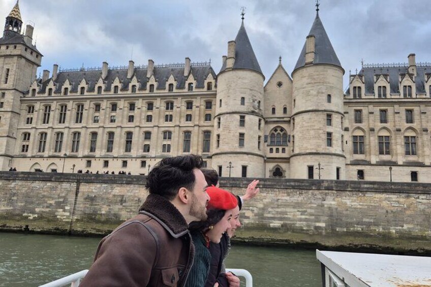 Paris Seine River Sightseeing Guided Cruise Vedettes du Pont Neuf 3