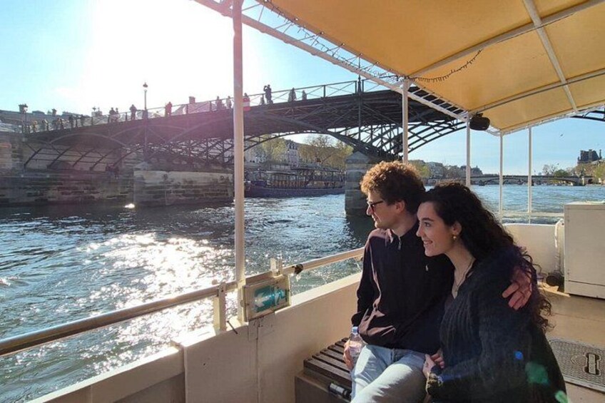 Paris Seine River Sightseeing Guided Cruise Vedettes du Pont Neuf 2