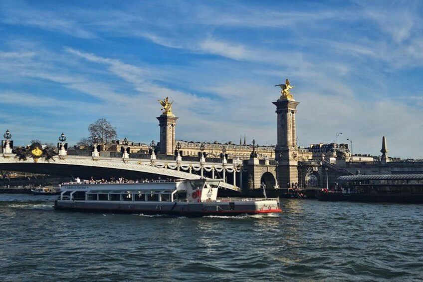 Paris Seine River Sightseeing Guided Cruise Vedettes du Pont Neuf 3