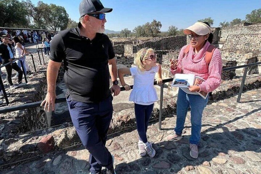 Private & Tailor Made Tour to Teotihuacan Pyramids! 4