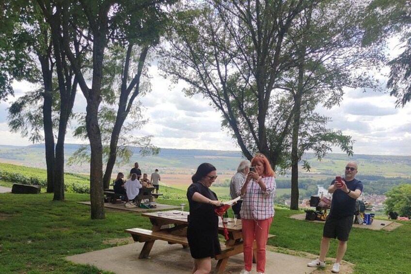 100% Champagne Lover An Amazing Champagne Sabrage Experience 2