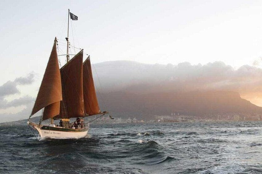 Cape Town 90 minute Sunset Cruise with The Spirit of Victoria 2