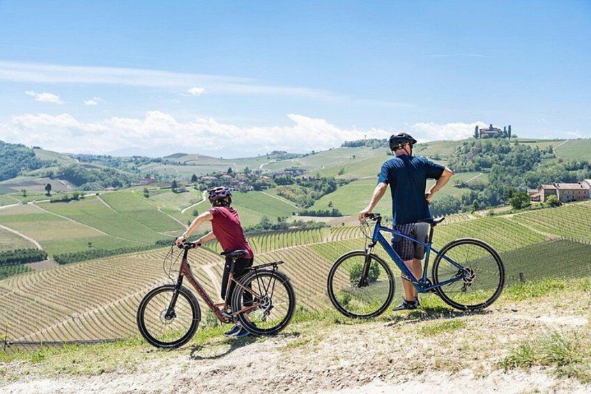 E-bike rental in the Langhe: Landscapes, wines, and cuisine. 5