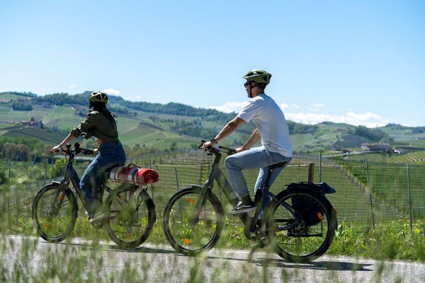 E-bike rental in the Langhe: Landscapes, wines, and cuisine. 2