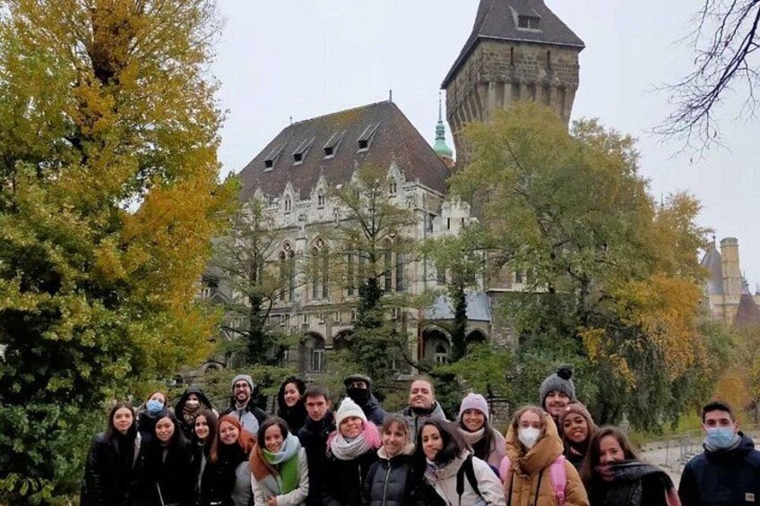 Free Tour Budapest Essential in Spanish 3