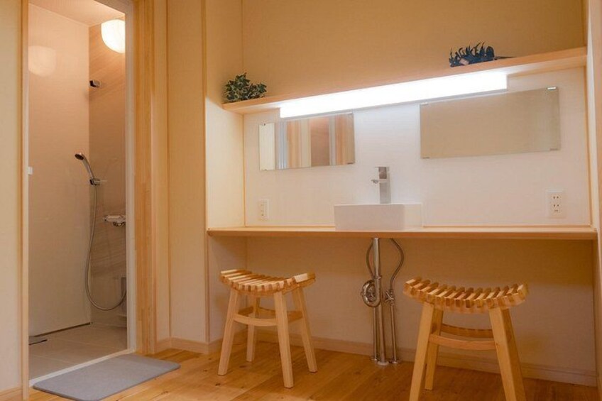 Shower / powder rooms 3