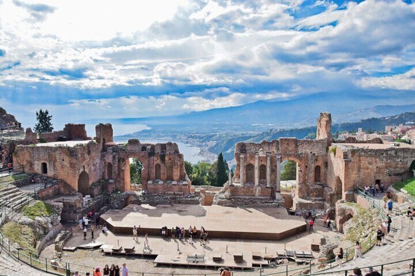 Taormina Castelmola : private cruise tour from Messina 1