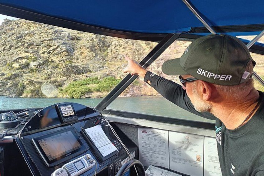 Andrew the skipper will explain the history of the trail and some of the key locations including the gold-mining hut, suspension bridge and old Cromwell which was flooded by the opening of the dam. 3