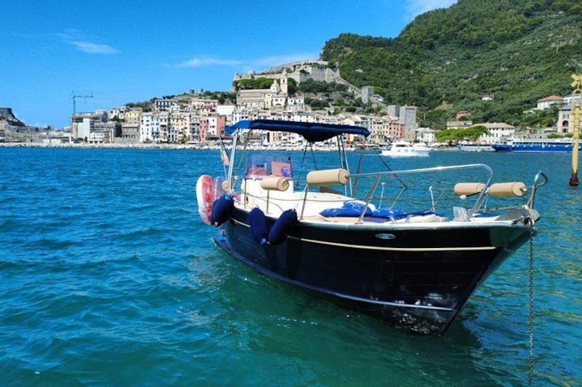 Boat party and relaxation in the Gulf of Poets 4