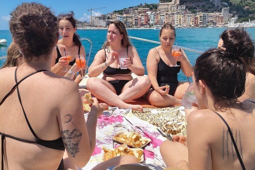 Boat party and ralax in the Gulf of Poets 2