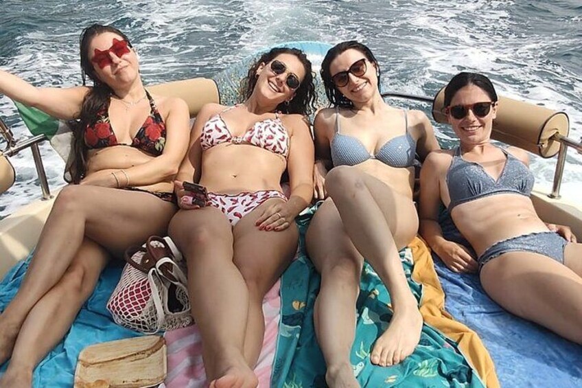 Boat party and relaxation in the Gulf of Poets 3