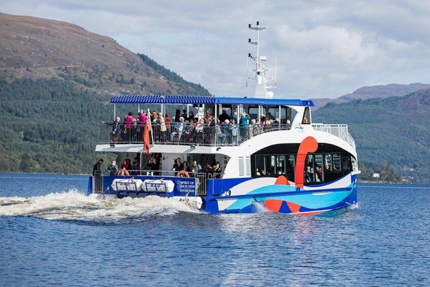 Cruise Loch Ness Boat sailing on Loch Ness 2