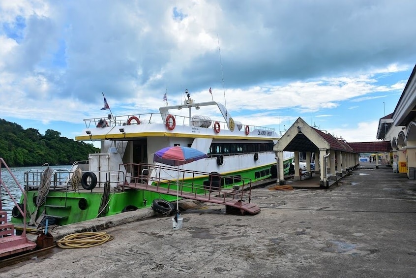 Travel from Koh Phi Phi to Phuket by ferry 3
