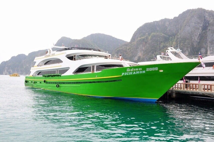 Travel from Koh Phi Phi to Phuket by ferry 4