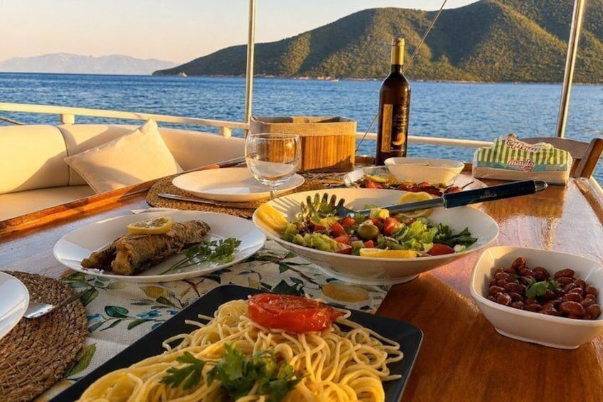 6 Hours Private Charter Boat Tour with Lunch in Bodrum 1