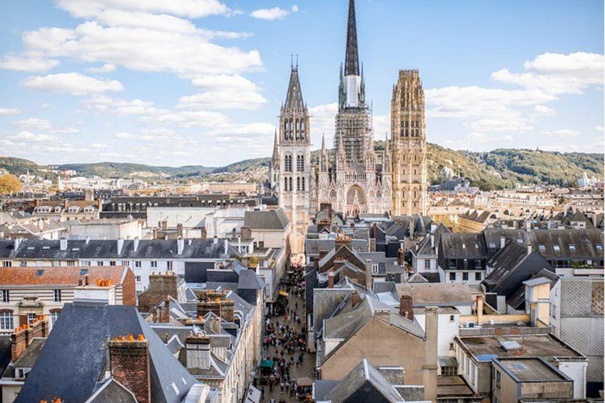 Una catedral con dos torres, rodeada por una zona urbana densamente poblada y edificios diversos. 1