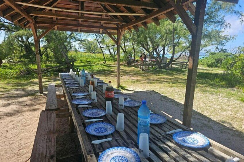 3 North Islands Catamaran Cruise with Lunch & Drinks on island. 2