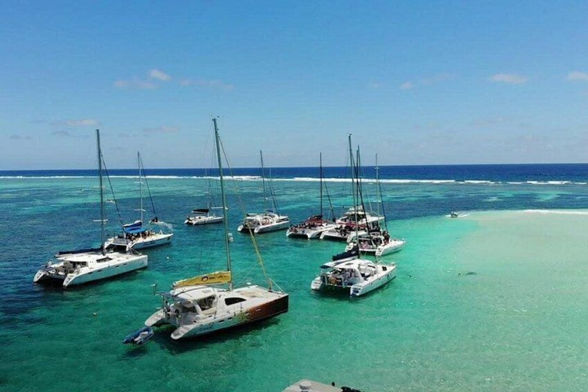 3 North Islands Catamaran Cruise with Lunch & Drinks on island. 2