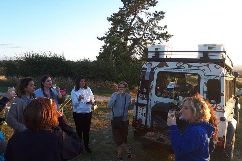 Sunset and champagne tasting in the vineyards 3