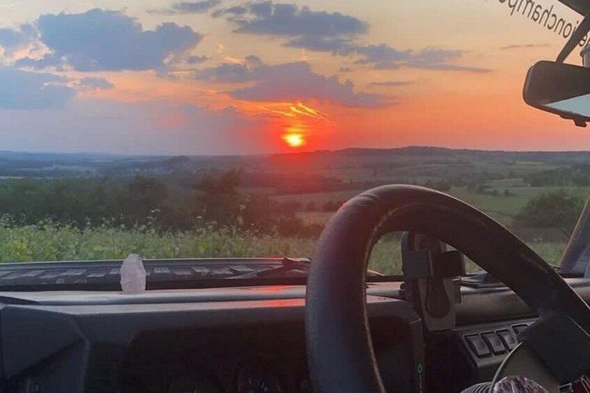 Sunset and champagne tasting in the vineyards 4