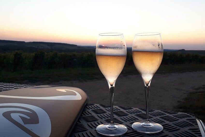 Sunset and champagne tasting in the vineyards 3